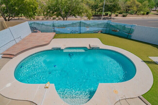 Building Photo - 10615 N 63rd Dr