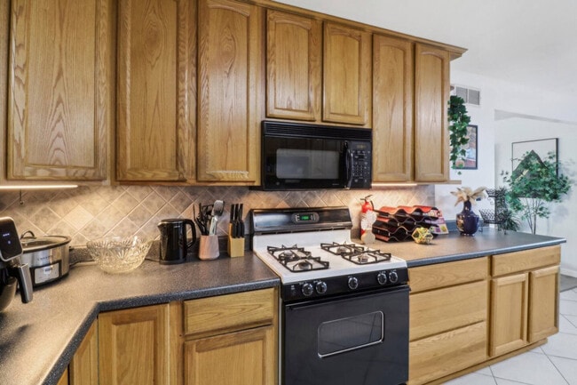 Building Photo - 1319 Lexington Ave