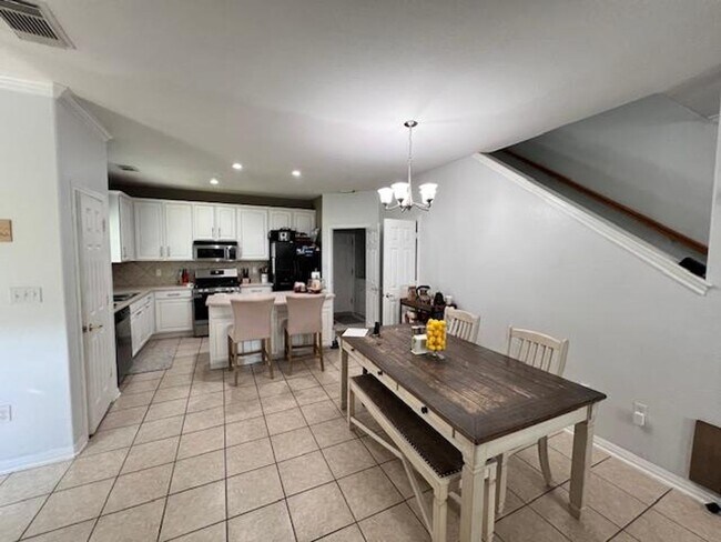 Building Photo - Luxury Living in North Austin / Condominium / Gated Community / 3 bedrooms / 2 car garage