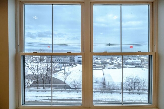 Building Photo - 2BR/2BA Old Port Condo Onsite Parking Available, Fitness Room and Elevator