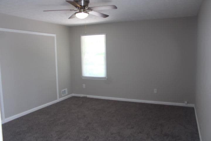 Building Photo - 257 Omega Dr