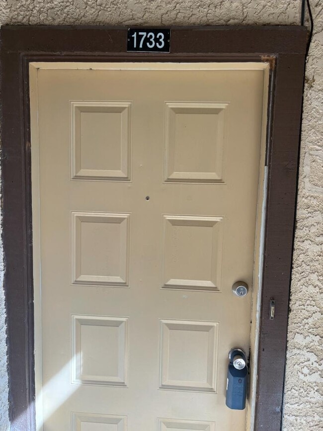 Primary Photo - 1733 Crest Grove Dr