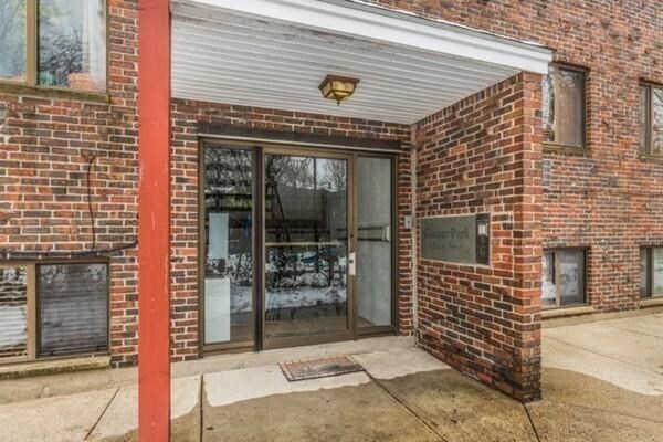 Building Photo - 5 Centre St