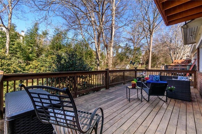 Building Photo - 628 Cooledge Ave NE