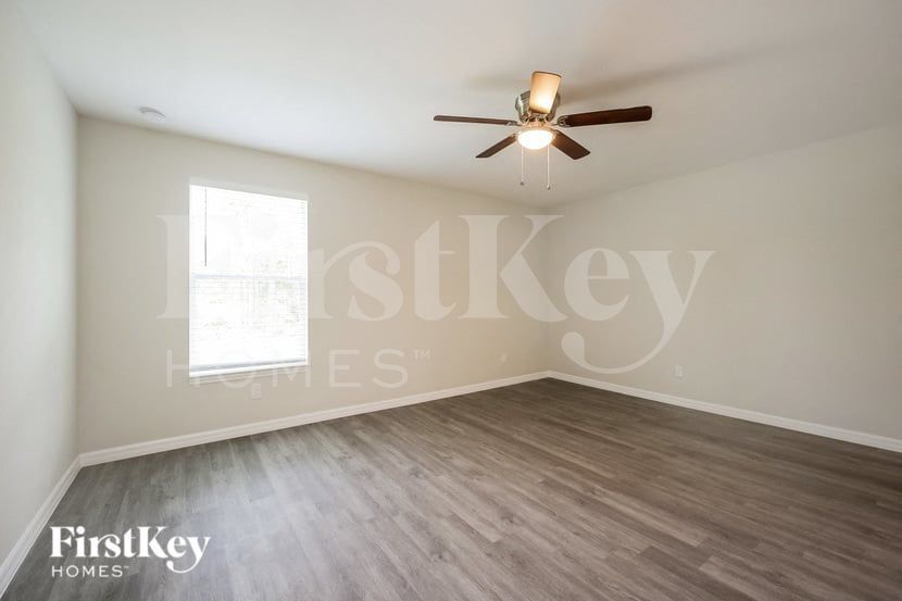 Building Photo - 840 Puccini Ave S