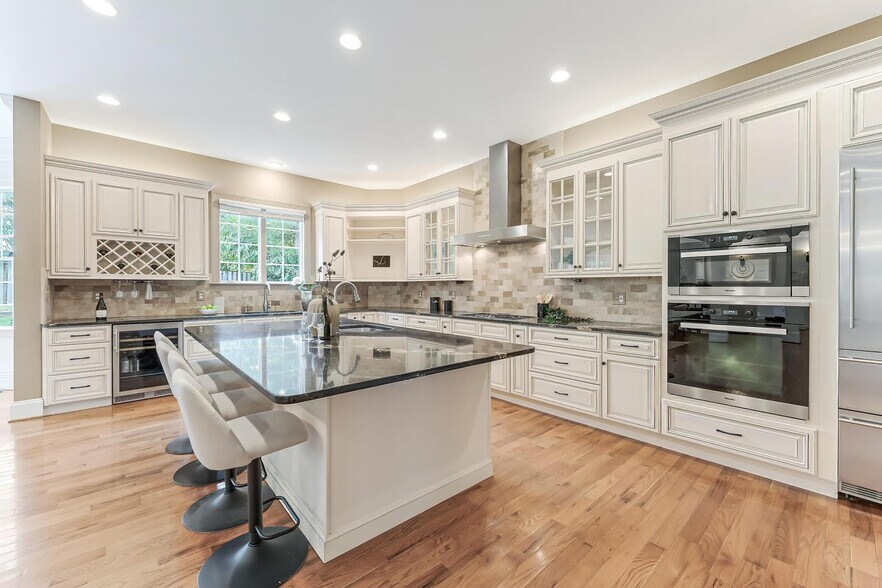 Building Photo - 829 Golden Arrow St