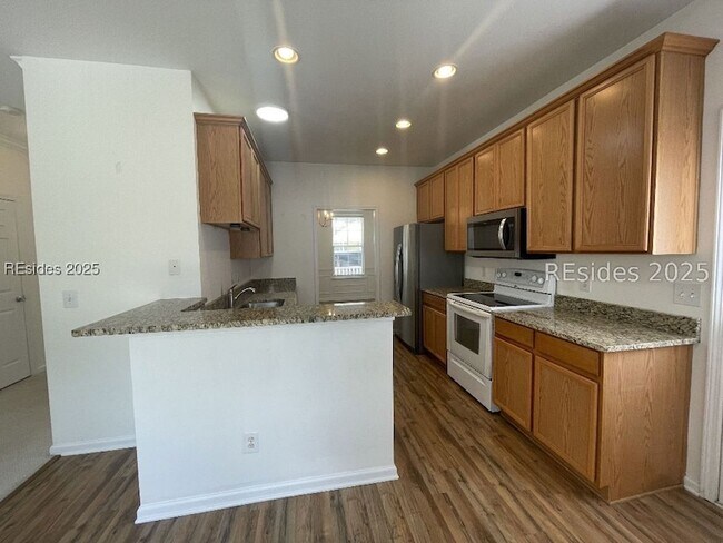 Building Photo - 15 6th Ave