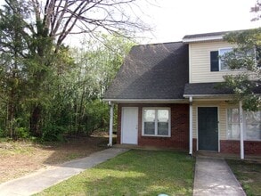 Building Photo - 1 Bedroom 1 Bath Townhome Minutes to I-77