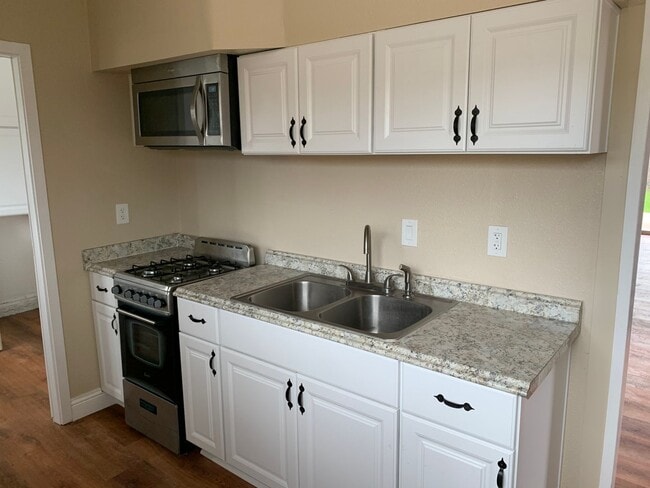 Building Photo - 2-Bedroom Home with Balcony in Orcutt – Pe...
