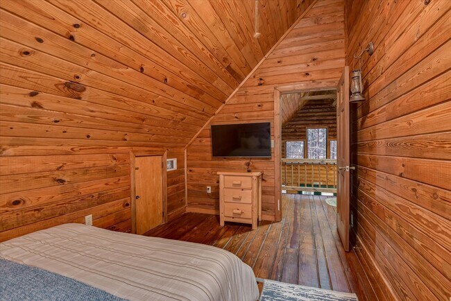 Building Photo - Fully Furnished Monthly Lake Cabin Rental | Available October – March