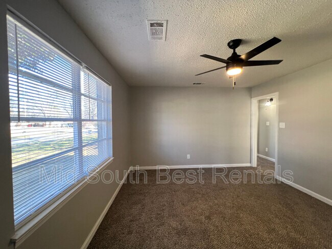 Building Photo - 2371 Celeste Dr