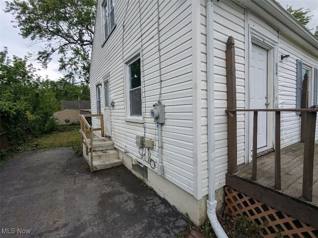 Building Photo - 859 E Avondale Ave