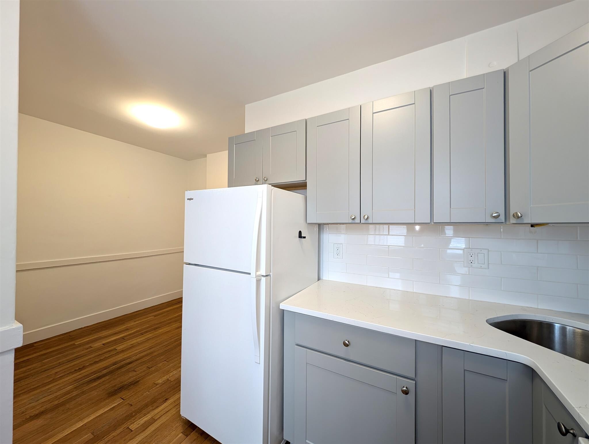 Building Photo - 32 College Ave