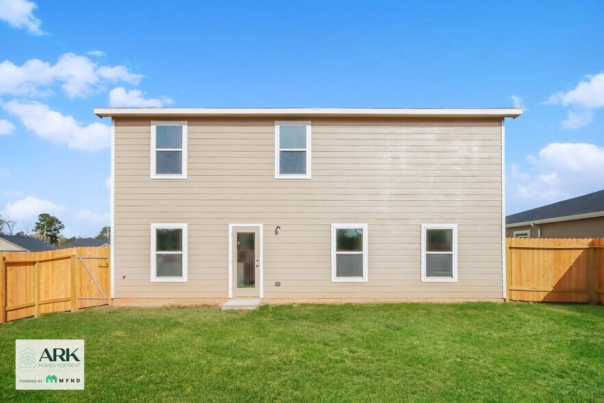 Building Photo - 15520 Briar Forest Dr