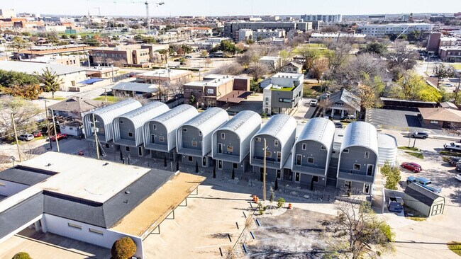 Building Photo - 1264 W Magnolia Ave