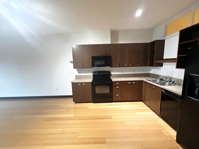 Building Photo - *** $250 OFF 1ST MONTHS RENT!!!*** 2 Bedroom Lofts in Overlook! Water, Sewer and Garbage Included!!!