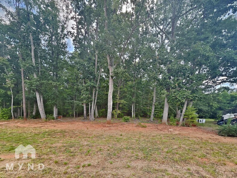 Building Photo - 3274 Anderson Mountain Rd