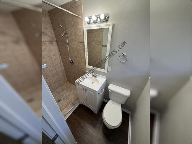 Building Photo - 3938 SE 14th Pl