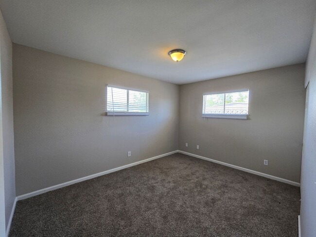 Building Photo - Single story 3 Bedroom house ready for mov...