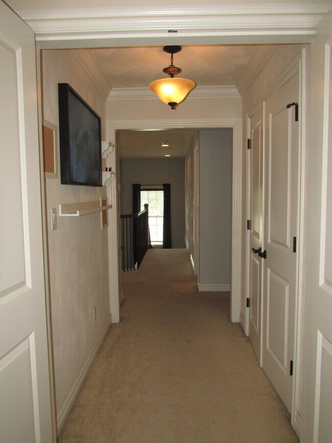 Building Photo - 2084 Kittridge Dr