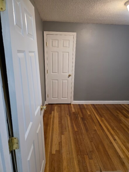 Building Photo - 19 Glen St