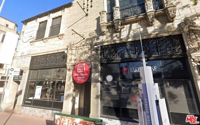 Building Photo - 517 S Kenmore Ave