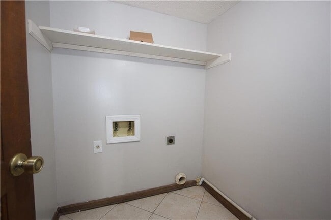 Building Photo - 948 Waverly Ct