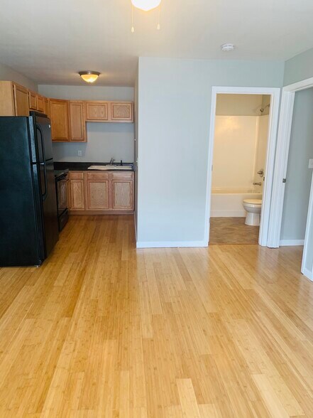 Building Photo - 1416 7th Ave