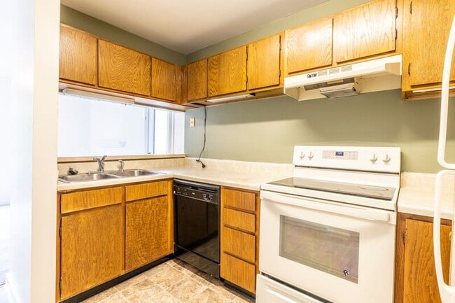 Building Photo - 358 S Pantops Dr