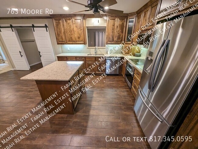 Building Photo - 763 Moore Rd