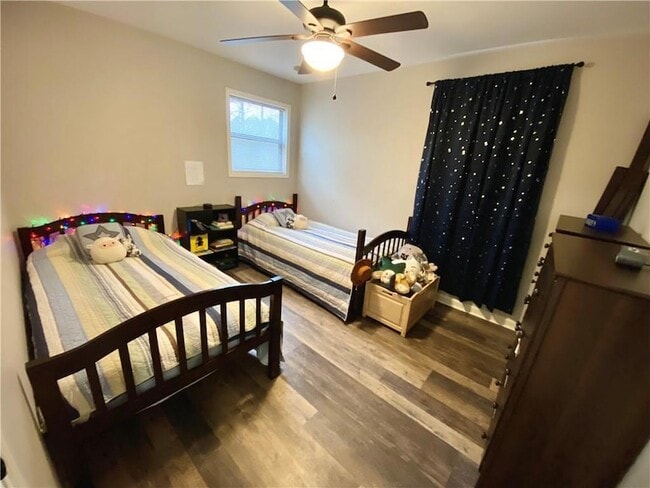 Building Photo - 1095 Mountain Springs Dr