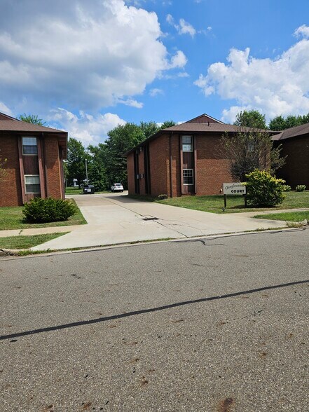 Primary Photo - 2146 Tanglewood Ave