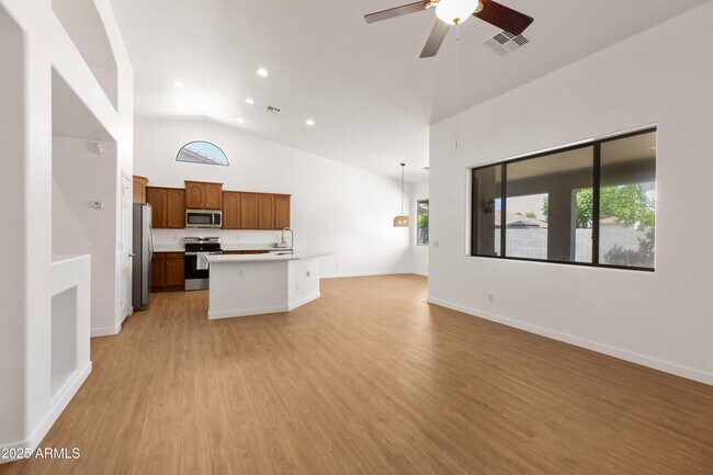 Building Photo - 8758 West Myrtle Ave