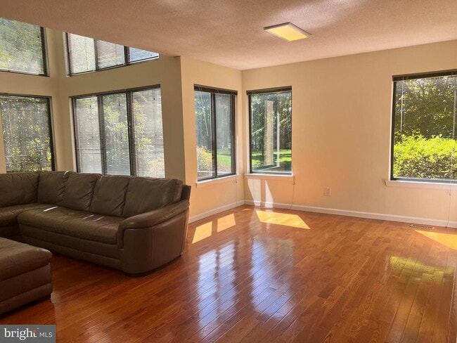 Building Photo - 80 Sayre Dr