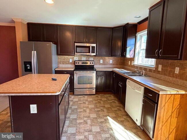 Building Photo - 50 Teague Ln