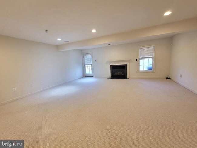 Building Photo - 1509 Rutland Way