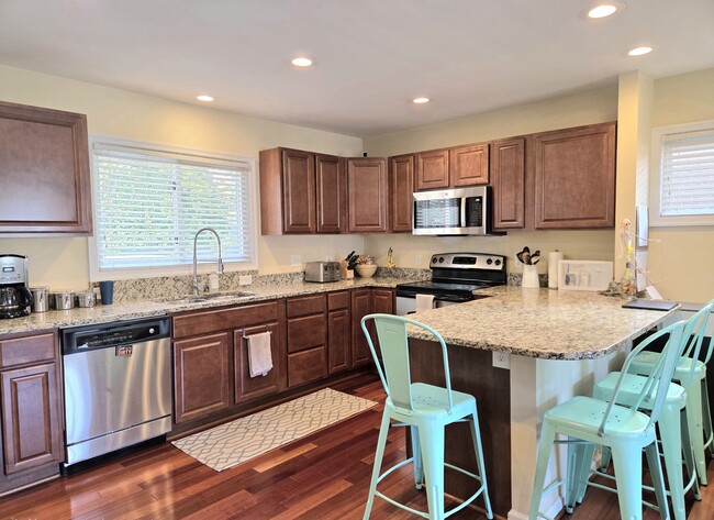 Building Photo - 108 N Gladden St