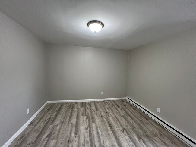 Building Photo - 412 N 8th St