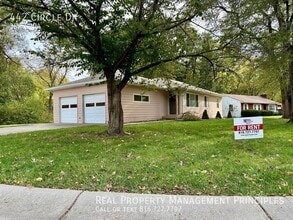 Building Photo - 442 Circle Dr
