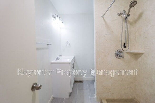 Building Photo - 622 E Xyler St