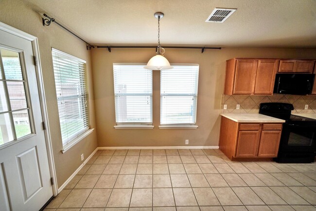 Building Photo - Charming 3-Bedroom Home in Schertz - Great...