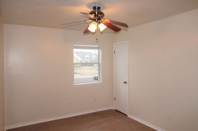 Building Photo - 1707 Jennifer Cir