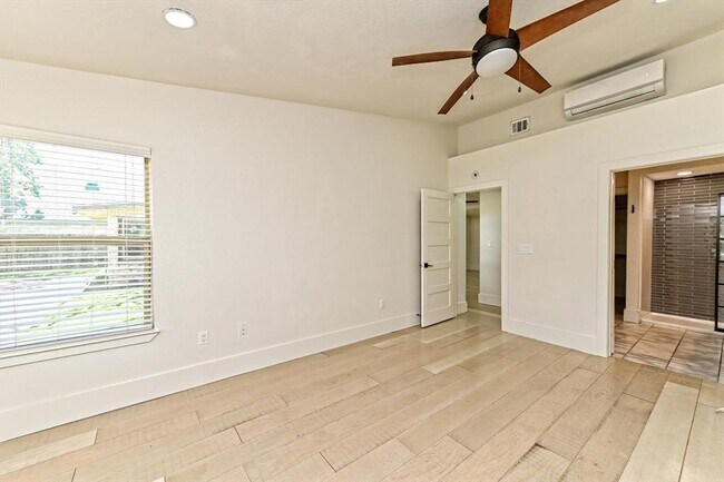 Building Photo - 11800 Tedford St