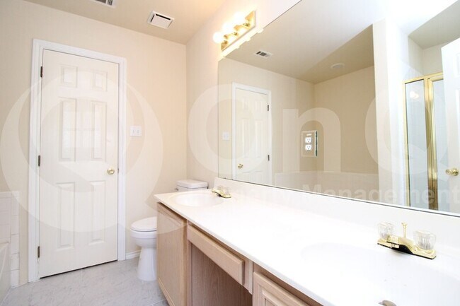 Building Photo - 2320 Hunters Run Dr