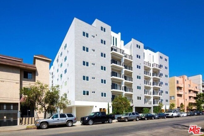 Building Photo - 837 S Harvard Blvd