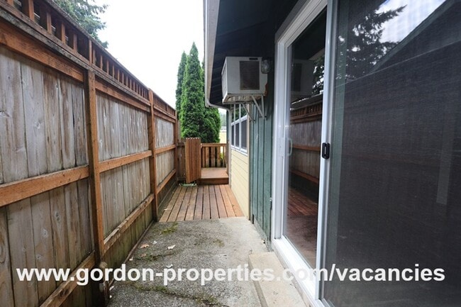 Building Photo - Webster Rd - Gladstone 2 bedroom duplex