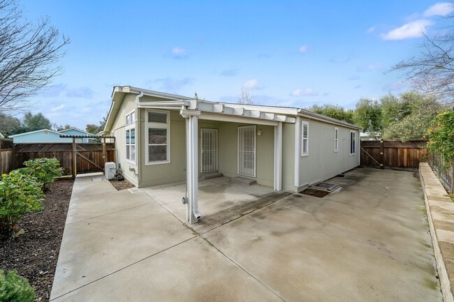 Building Photo - 55 & Older Community Large 3/2 Home in