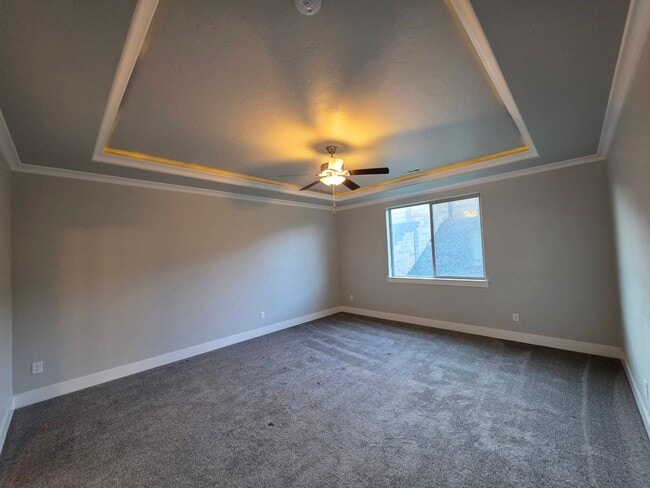 Building Photo - 584 Thebes St