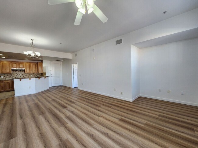 Building Photo - 35 E Agate Ave
