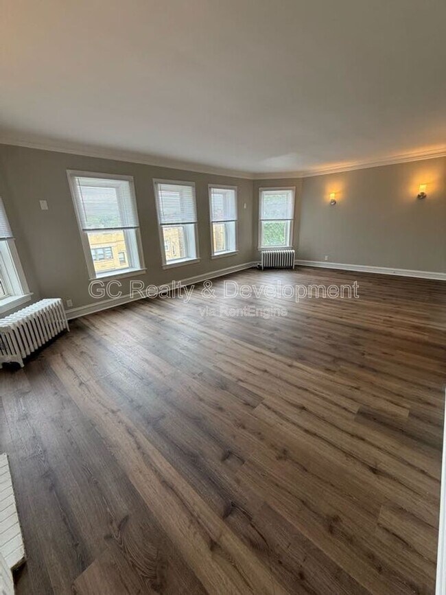 Building Photo - 5730 N Christiana Ave